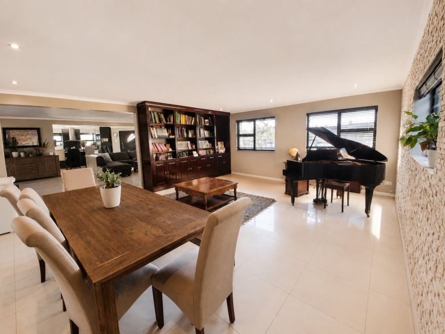 5 Bedroom Property for Sale in Flamingo Vlei Western Cape